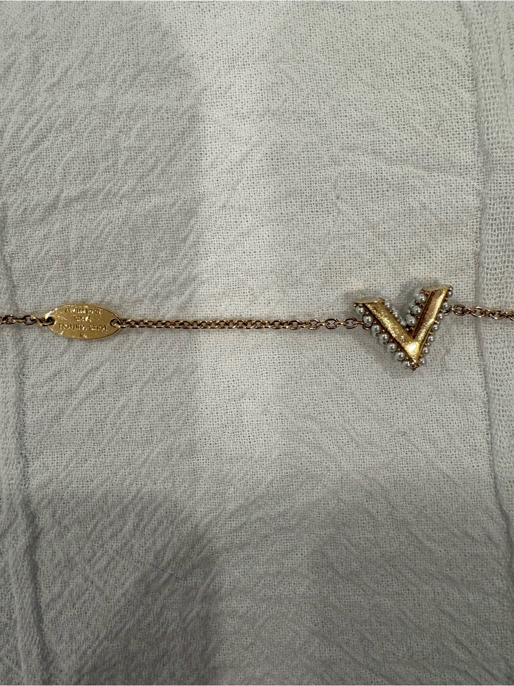 Louis Vuitton Essential V Perle Bracelet - Picture 3 of 5